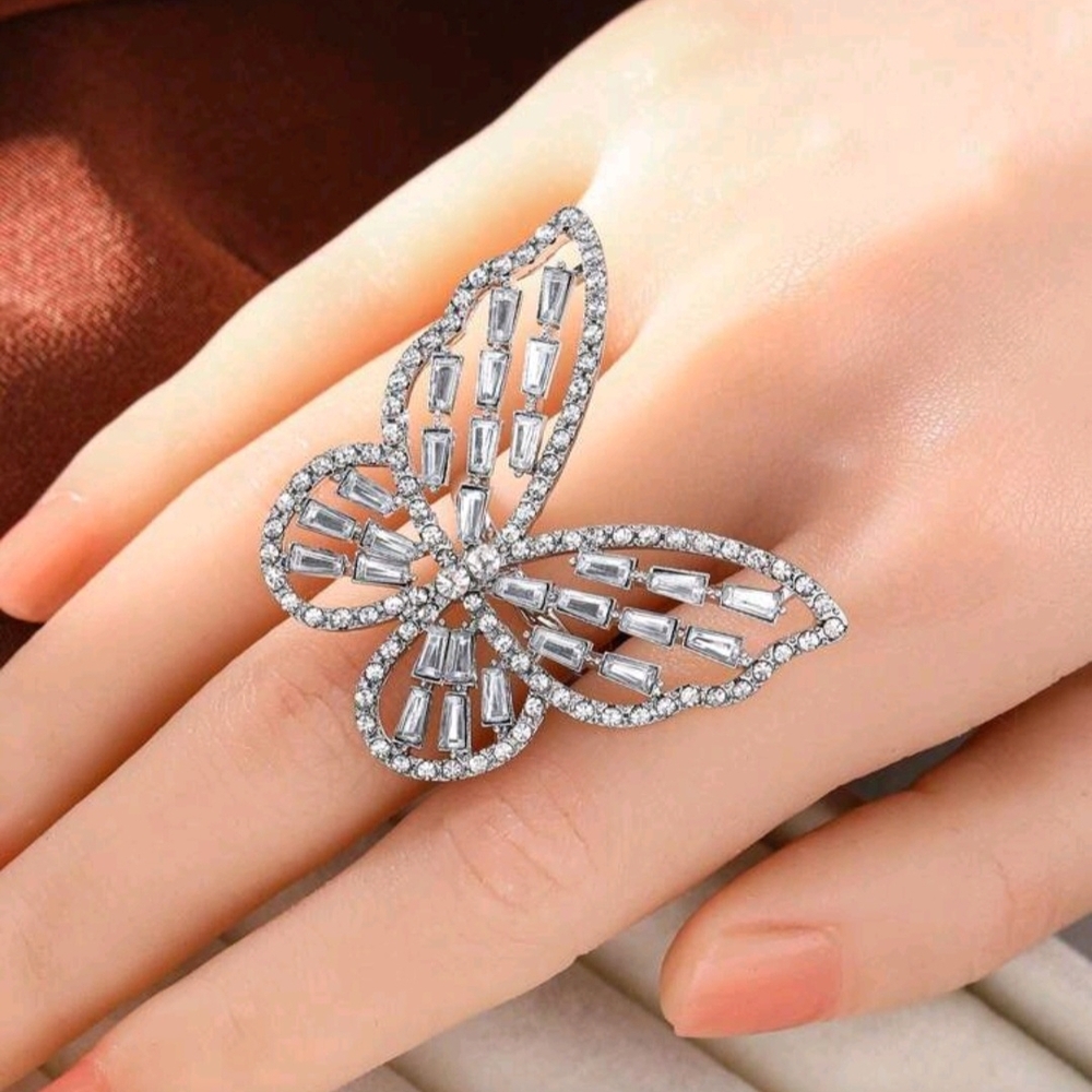 Elegant Silver Rhinestone Sparkle Adjustable Butterfly🦋 Ring One Size New!
